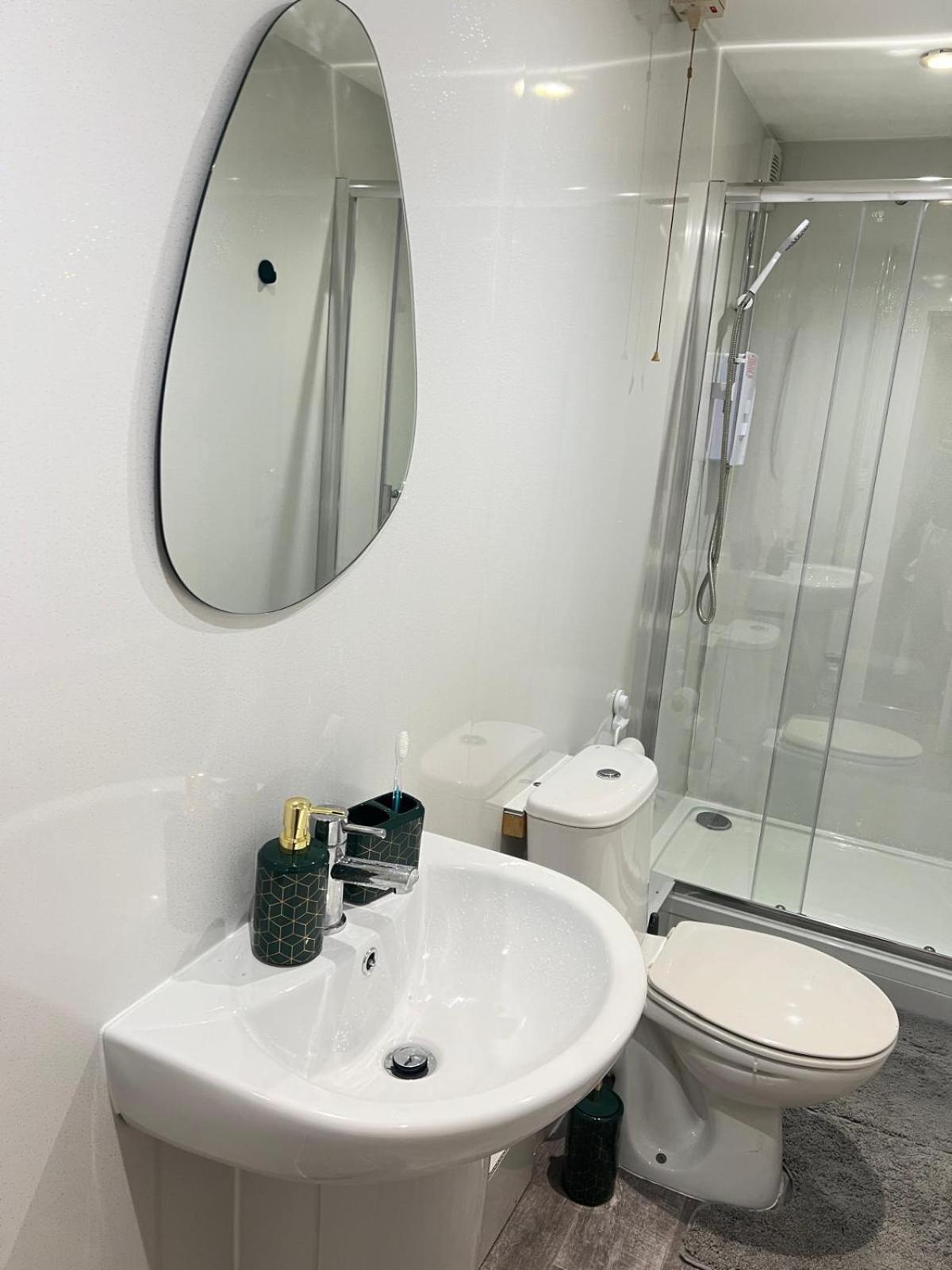 J&f In * Leeds (West Yorkshire)