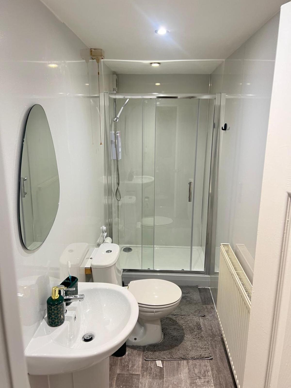 J&f In * Leeds (West Yorkshire)
